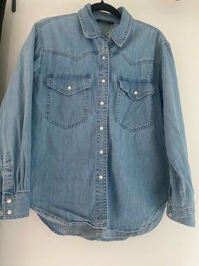 Banana Republic Light Blue Denim Shirt women size M